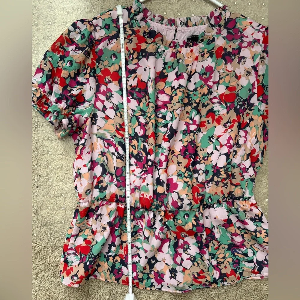 J.Crew Floral Peplum Blouse Size M • Pink Multicolor Ruffle Neck Lined Top - Picture 8 of 9